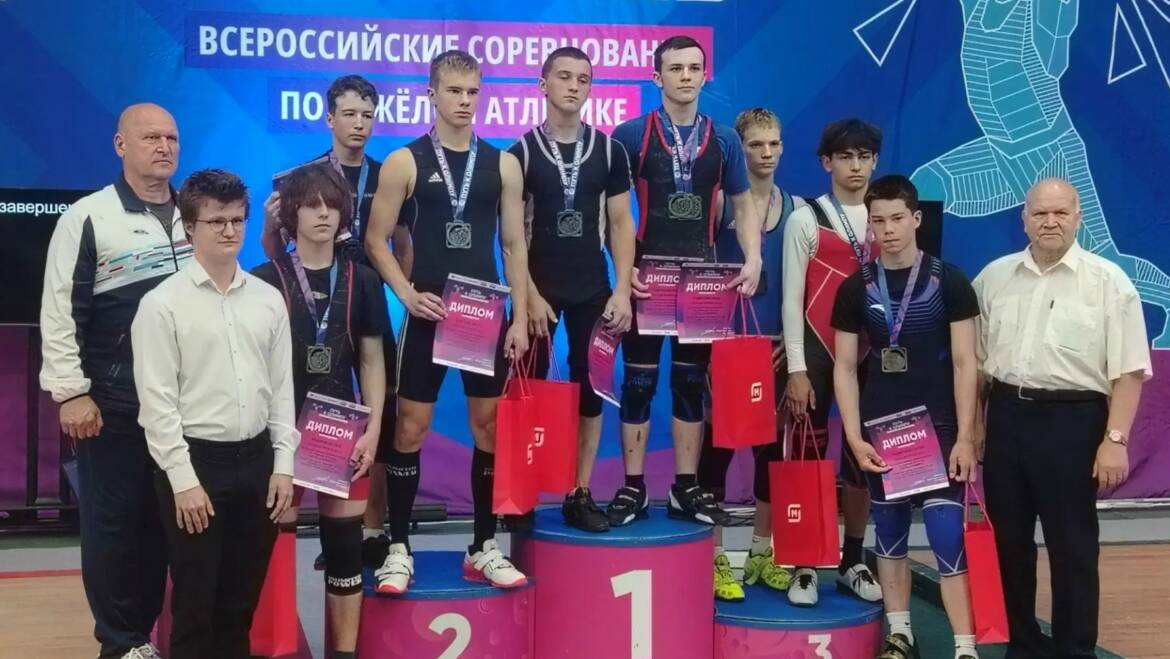 Награды всероссийского турнира по тяжелой атлетике «Путь к Олимпу» завоевали владимирские атлеты